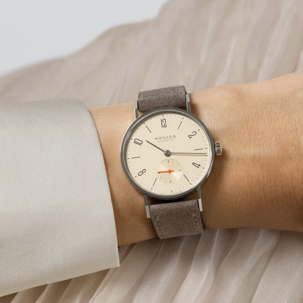 dong ho nomos tangente 33 champagne 150 5