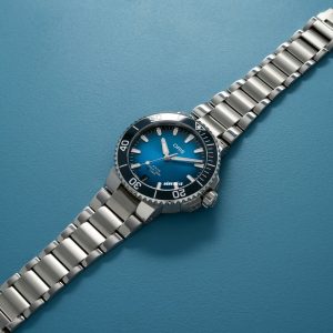 dong ho oris aquis aquis date calibre 400