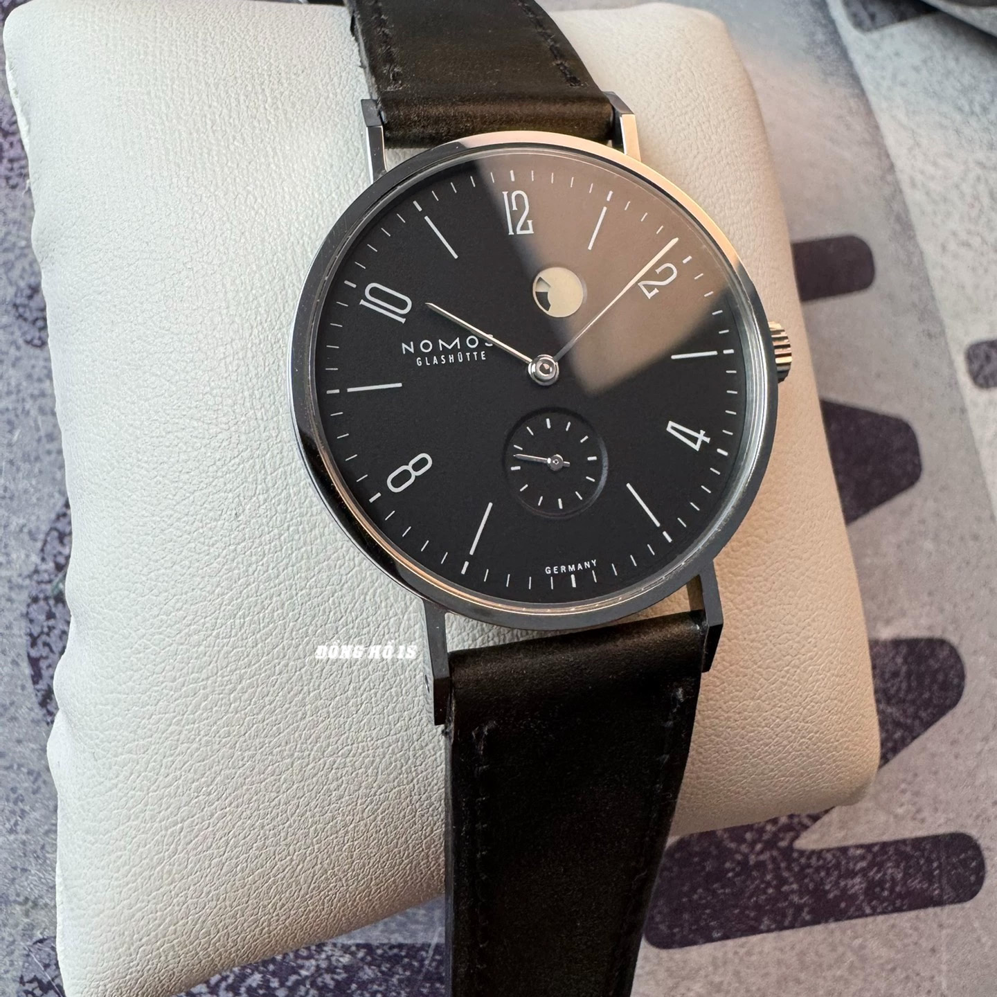 dong ho nomos tangente gangreserve 173 (2)