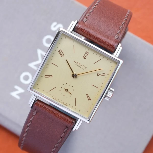 Nomos Tetra 472 (26)