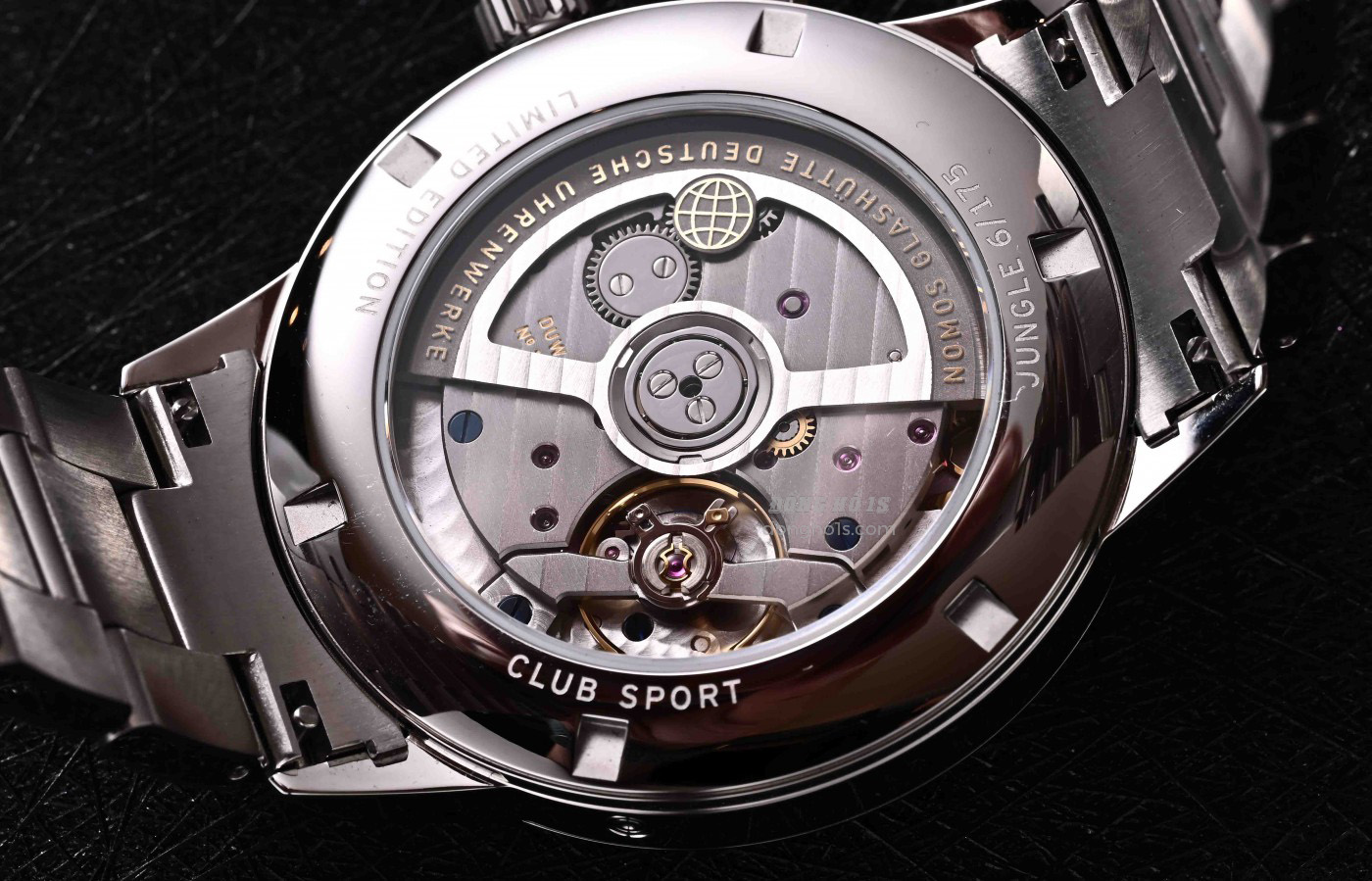 club sport neomatik worldtimer (2)