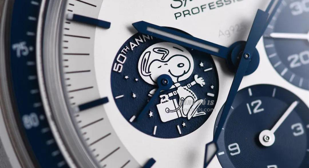 (Đồng hồ kỷ niệm 50 năm "Giải thưởng Snoopy" của Speedmaster Series)